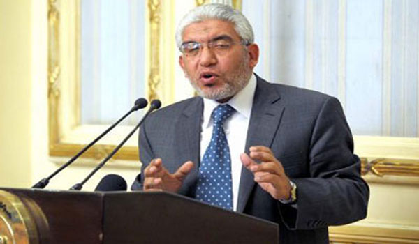 الدكتور حاتم عبد اللطيف وزير النقل والمواصلات