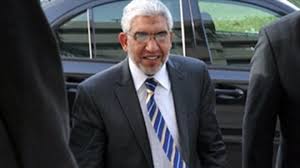 وزير النقل والمواصلات الدكتور حاتم عبد اللطيف