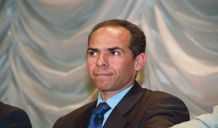 أحمد السيد النجار.. بيدي لا بيد الهيئة !