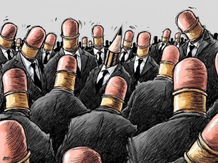 المثقفون يصلحون أخطاء الساسة المثقفون يصلحون أخطاء الساسة