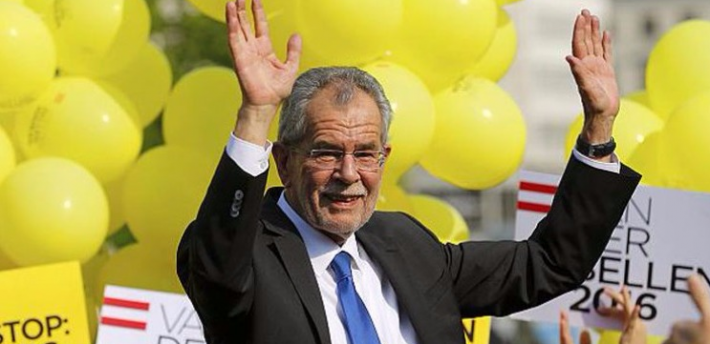 كان لاجئًا فأصبح رئيسًا ! كان لاجئًا فأصبح رئيسًا !