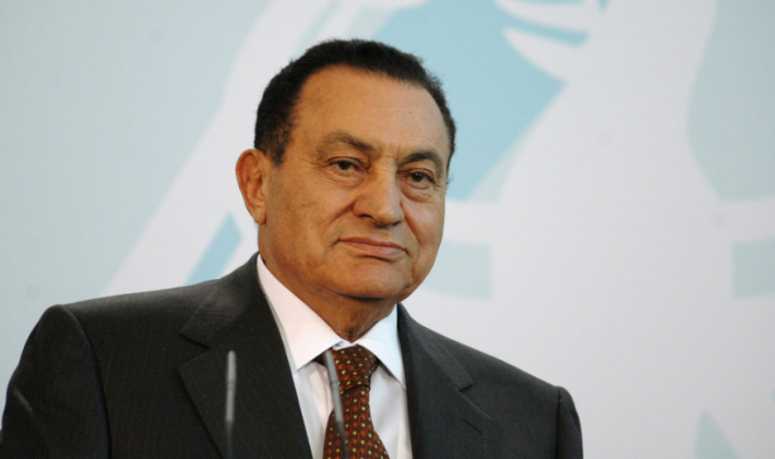الديكتاتور في منزله وإرثه يدمر المصريين الديكتاتور في منزله وإرثه يدمر المصريين