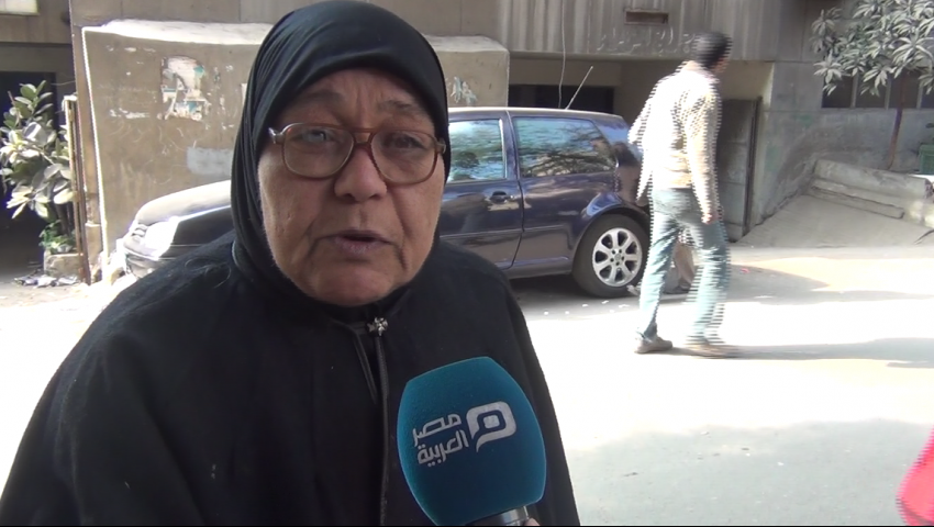 بالفيديو| سيدة لـالسيسي: طلعت من المستشفى عشان انتخبك فشغل ابني بقى