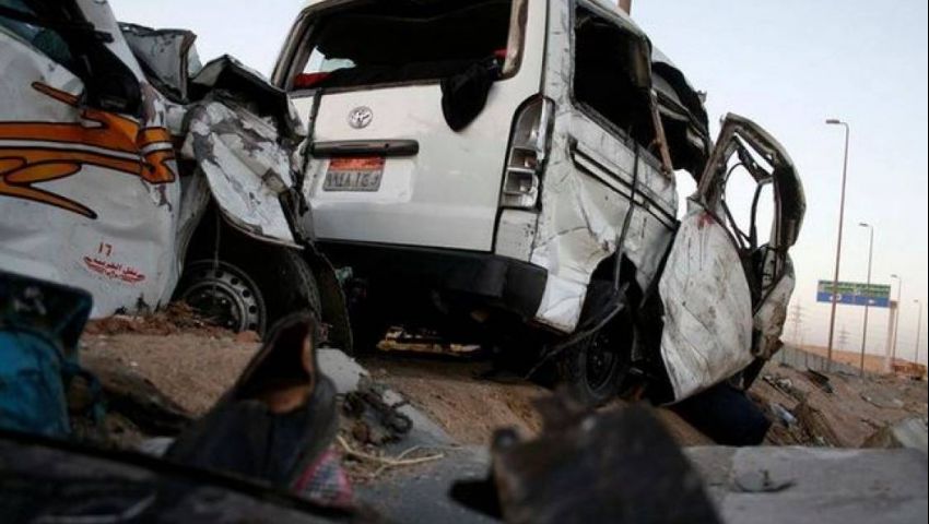 قتيل و7 مصابين في تصادم 3 سيارات بالمنيا