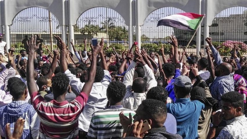 فورين بوليسي: في السودان.. المتظاهرون تعلموا الدرس من الربيع العربي