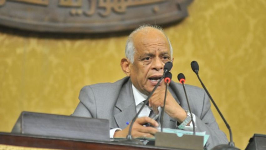 علي عبدالعال: التعامل بالأموال السائلة «كارثة»