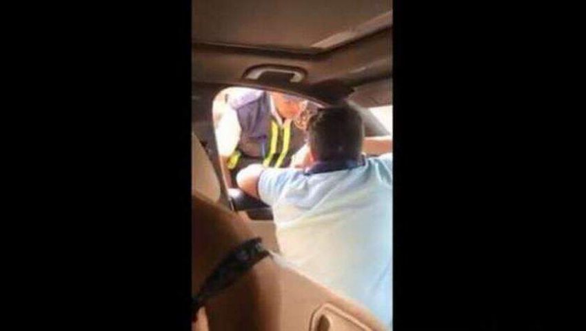 القصة الكاملة لواقعة ابن القاضي وشرطي المرور.. وقانونيون: المساءلة تشمل والده