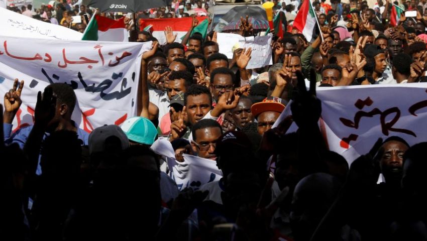 السودان في ظلام الليل.. هل يظهر «الطرف الثالث» على أبواب القصر؟