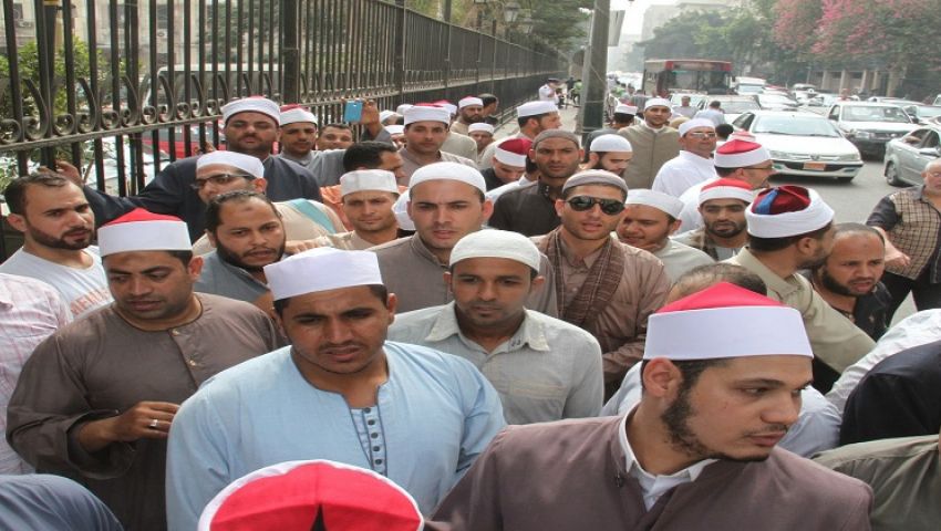 بالصور| خطباء المكافأة يطالبون بإقالة وزير الأوقاف أمام مجلس النواب