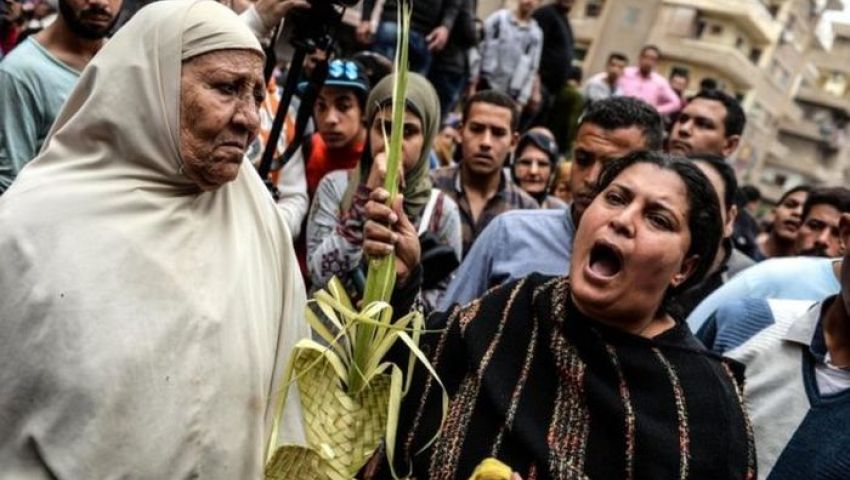 لوبوان: في مصر.. تفجير الكنيستين يشعل غضب المسلمين