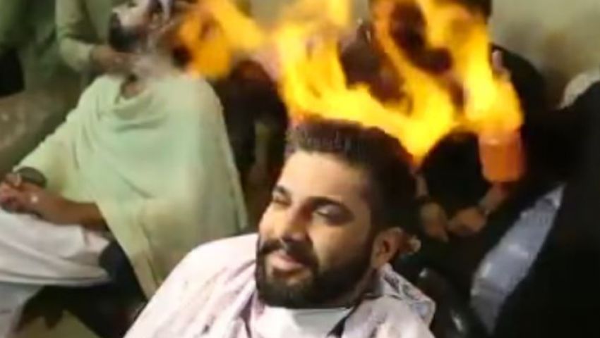 بالفيديو..الحلاقة بالنار موضة جديدة تظهر بمصر