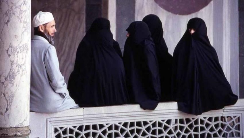جدل حول تعدد الزوجات| شيخ الآزهر: يظلم المرأة.. وداعية سعودي: ضروري فى عصرنا