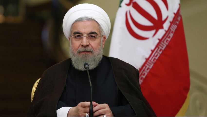 روحاني: المحافظون يميزون في التشغيل على أساس الجنس والطائفة