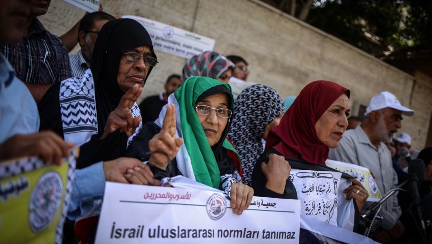 بالصور| وقفة في غزة تضامناً مع المعتقلين المضربين عن الطعام