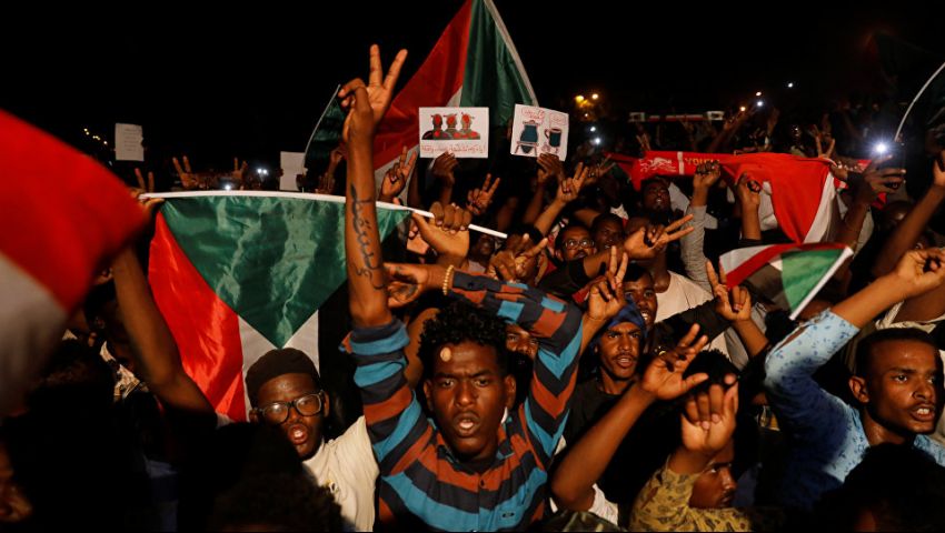 فيديو| 3 سنوات مرحلة انتقالية.. ما هي تفاصيل اتفاق المعارضة والمجلس العسكري بالسودان؟