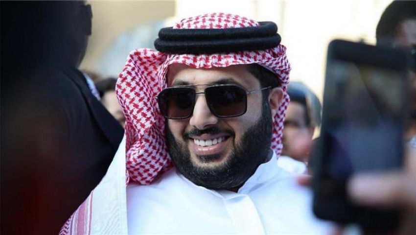 آل الشيخ: الأهلي لا يفرط بالمركز الأول.. ورواد فيسبوك: «بيقلد مدرب صن داونز»