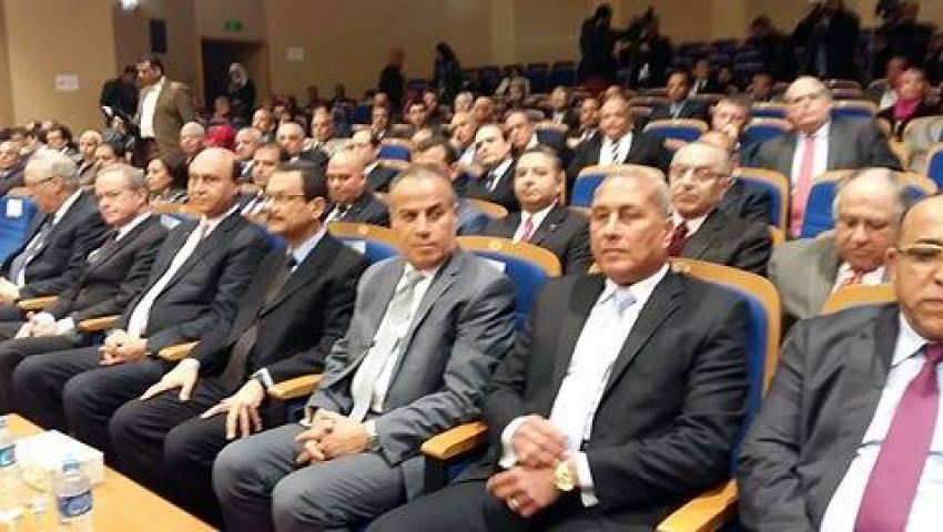 تقديم الخدمات البحرية بميناء العين السخنة منتصف العام الجاري