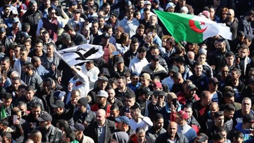 الجمعة الـ16 في الجزائر.. الشارع يطالب برحيل «بقايا بوتفليقة»