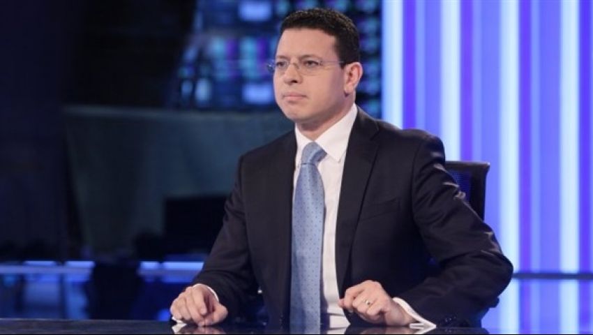 عمرو عبد الحميد يهنئ خيري رمضان على برنامجه الجديد