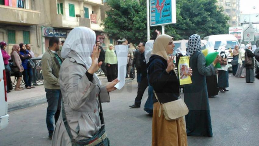 وقفة نسائية ضد اعتقال الفتيات بالإسكندرية