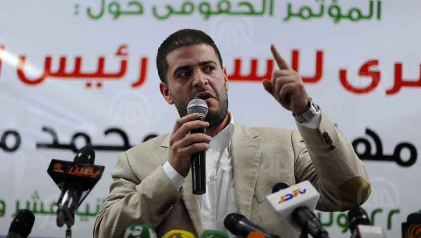 نجل مرسي: بأي صفة نطلب من السيسي الإفراج عن الرئيس؟