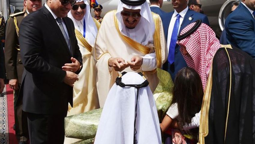  الملك سلمان يغادر القاهرة بوثيقة امتلاك تيران وصنافير