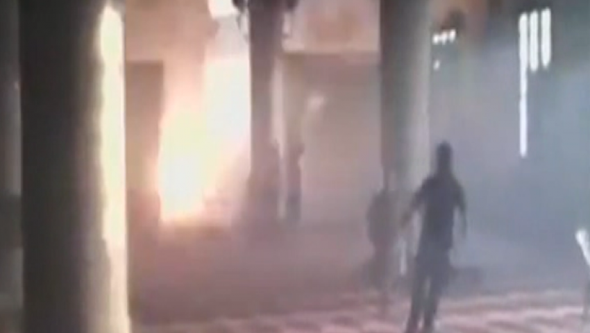 فيديو.. لحظة اقتحام القوات الإسرائيلية المسجد الأقصى 