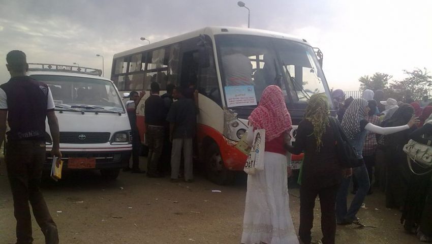 بالصور.. طلاب جنوب الوادي يستقبلون العام الدراسي بأزمة مواصلات 