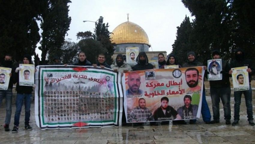 وقفة في المسجد الأقصى تضامناً مع الأسرى الفلسطينيين