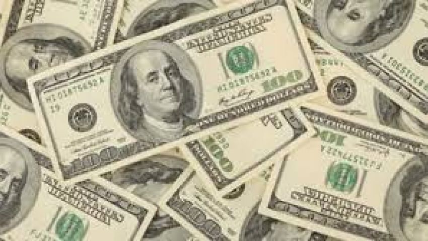 الدولار ينخفض مع تحسن إقبال المستثمرين على المخاطرة