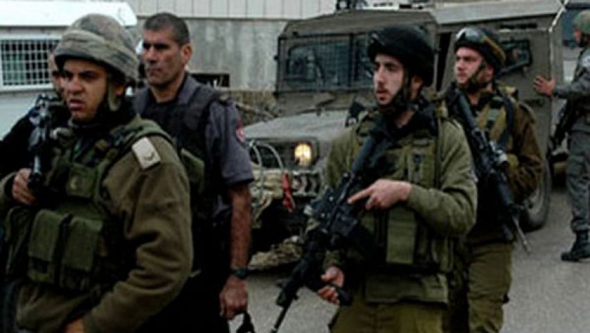 الاحتلال يعتقل 4 فلسطينيين في الضفة