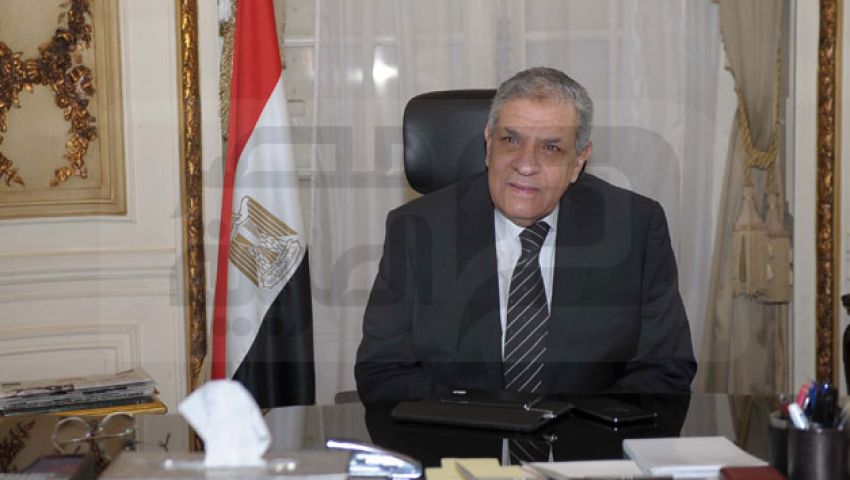 محلب: نخوض حربا مع الإرهاب بالنيابة عن المنطقة