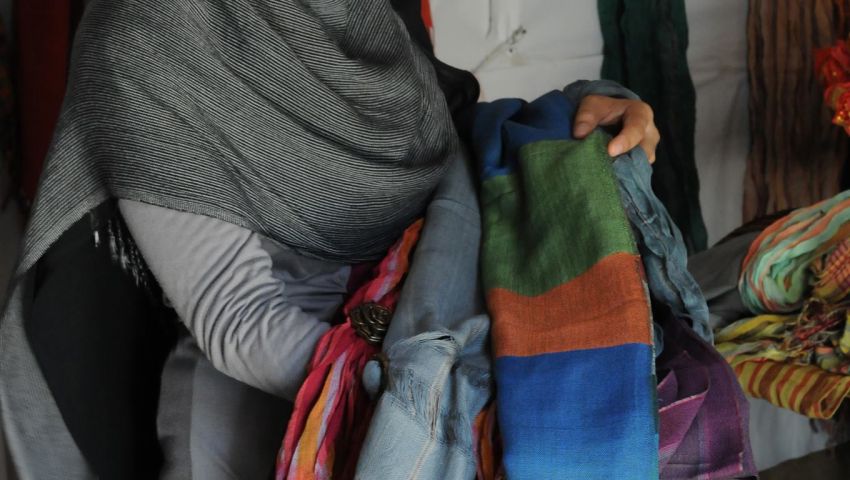 منسوجات الفركة إلى العالم بأيدي هدى