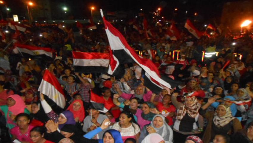 محافظ البحر الأحمر العسكري يحتفل بعزل مرسي