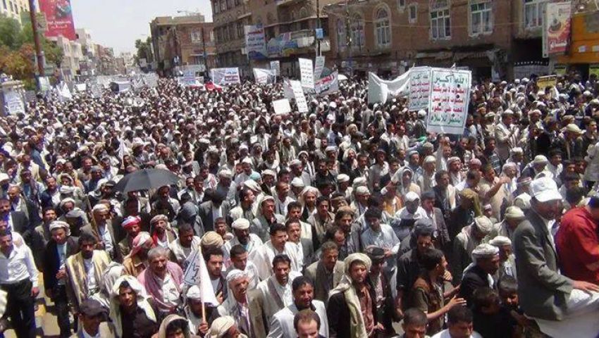 مسيرة لآلاف اليمنيين رداً على تظاهرات أنصار الله