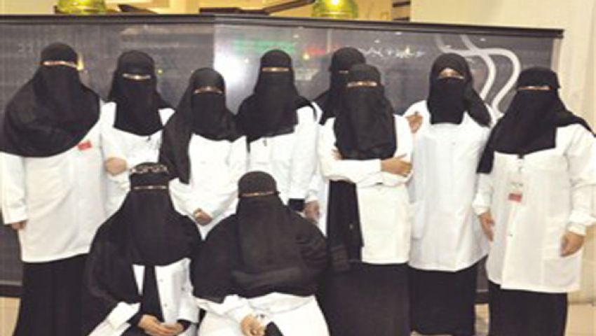 التطوع.. ثقافة يتنافس عليها الفتيات والشباب السعودي