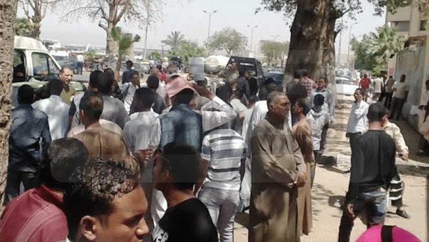 مواطنون يحررون محضرًا ضد مضربي بريد أسوان