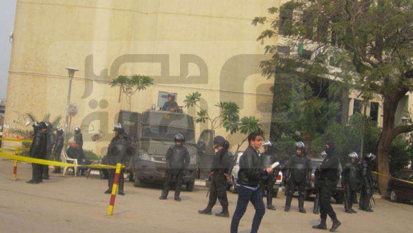 بالصور.. جامعة القاهرة تتحول لثكنة عسكرية