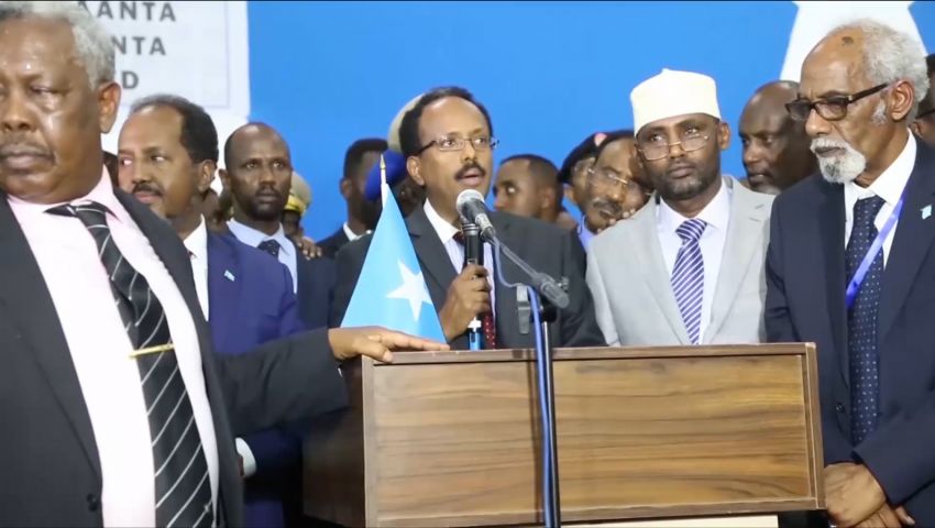رئيس الصومال يتعهد بطرد حركة الشباب من البلاد خلال عامين