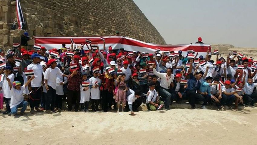 500 طفل يتيم بين أحضان الأهرامات
