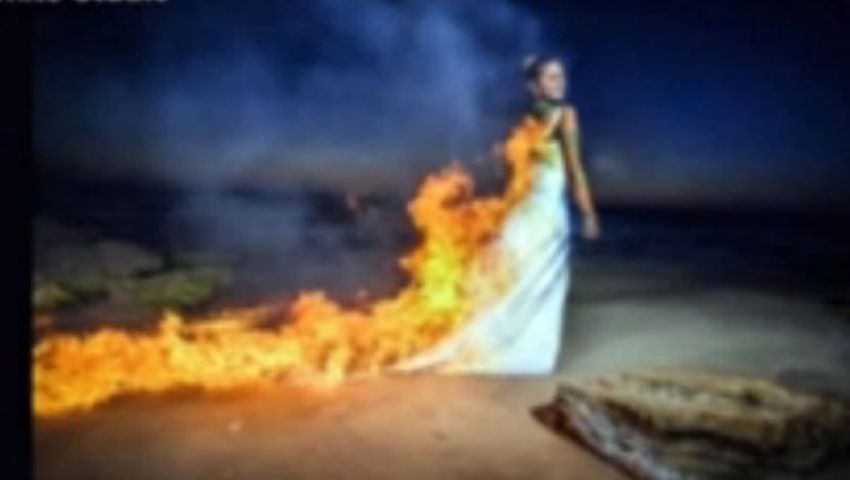 بالفيديو.. عريس يشعل النار في عروسه عمداً