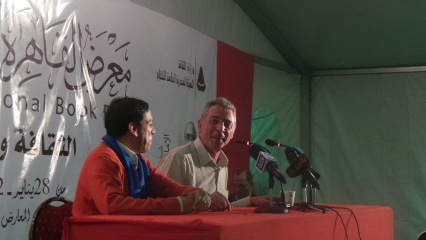 محمود حميدة يغني ولا يا ولا بمعرض الكتاب