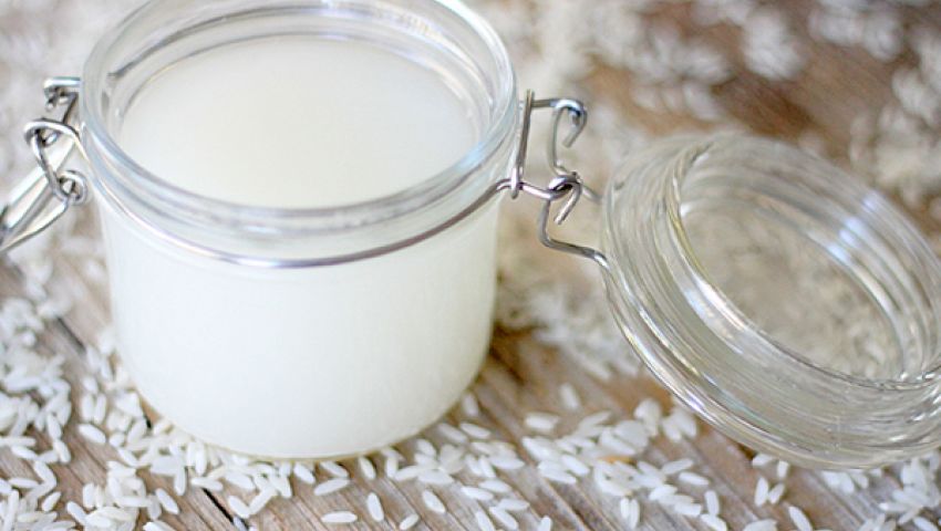 لبشرة أكثر نضارة.. عليكِ بماء الأرز