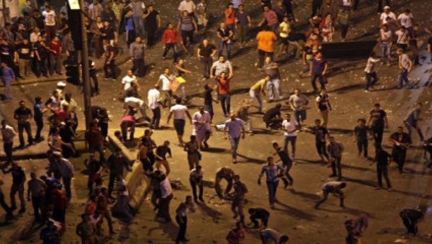 إصابة العشرات من مؤيدي مرسي برابعة بالغاز والخرطوش