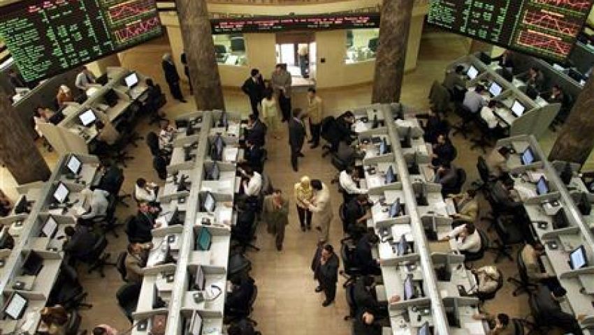تراجع طفيف بمؤشرات البورصة بمنتصف التعاملات