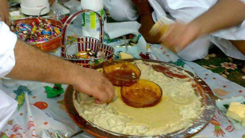 بـ العصيدة والعيش المقطع.. بدو مطروح يحتفلون بالمولد النبوي