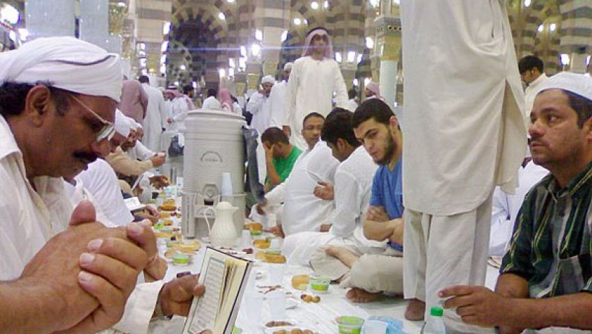 السعودية تحذّر الأجانب غير المسلمين من المجاهرة بالفطر