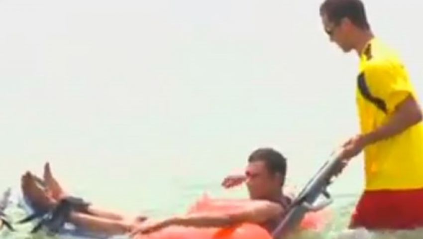 فيديو.. كراسي مائية تساعد المعاقين على الاستمتاع بالبحر