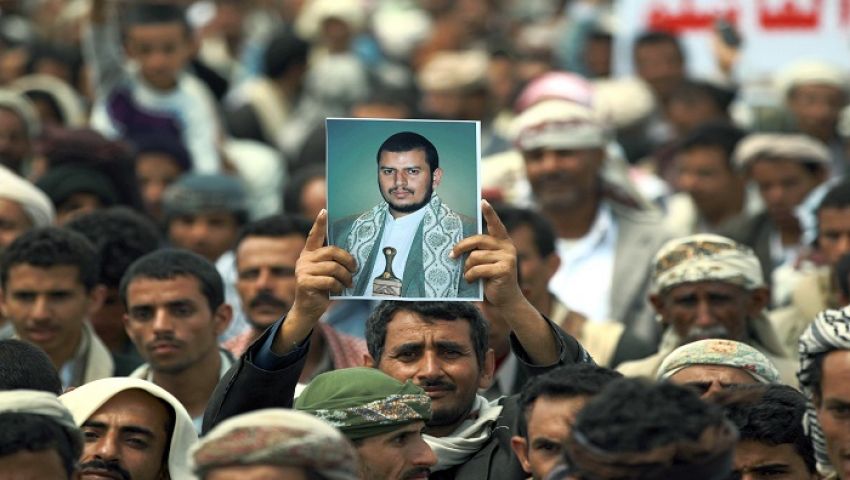 الحوثيون يكلفون محافظ عدن السابق بتشكيل حكومة إنقاذ وطني