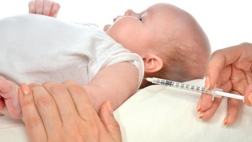 أشهر الأعراض الجانبية لتطعيم الأطفال